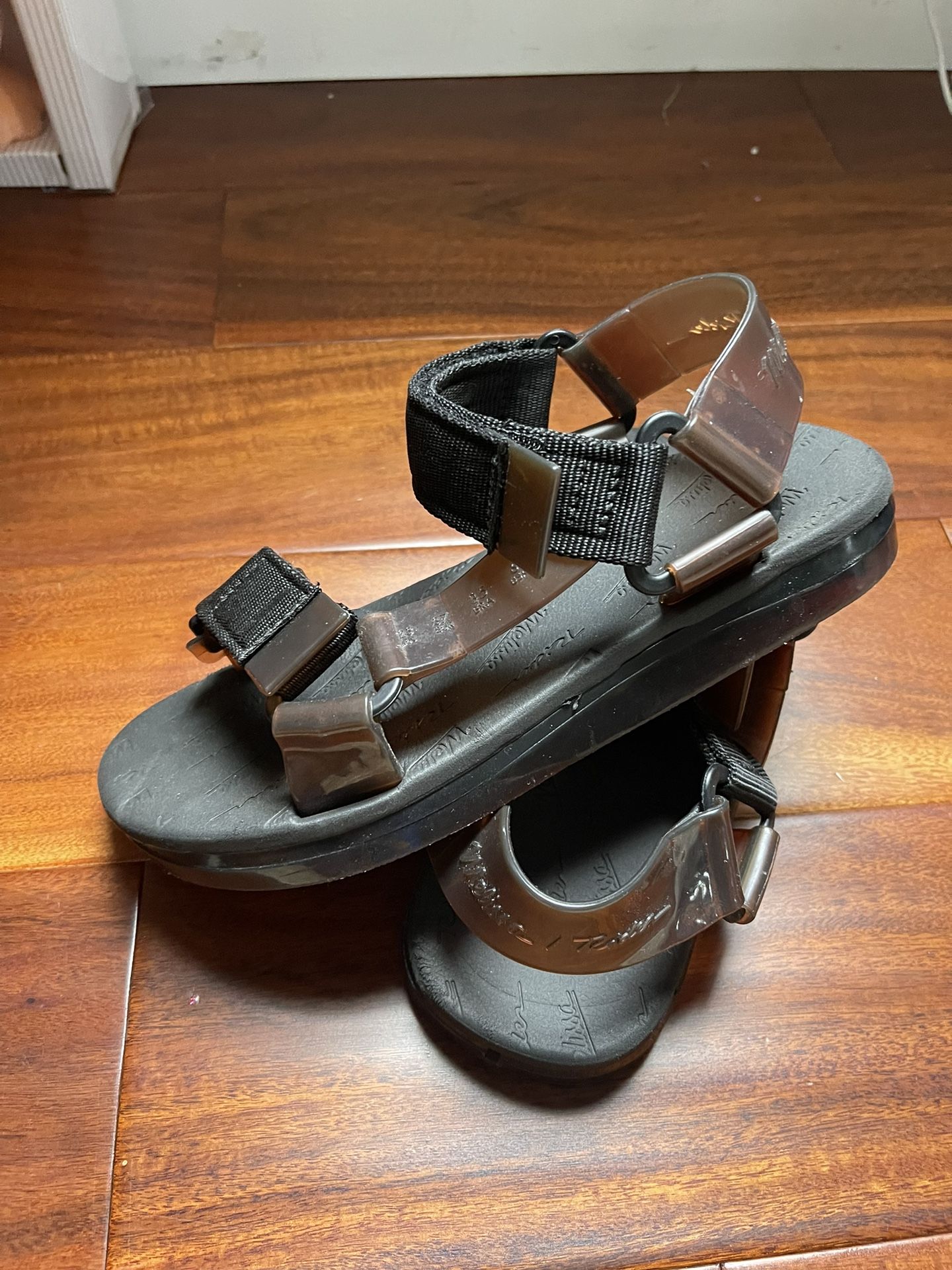 Women’s Mellissa- Finder Sandals Size 6