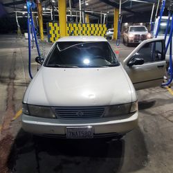 1996 Nissan Centra