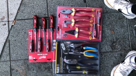 Milwaukee 6 pc screw driver set Klein tool 6 pc apprentice set Milwaukee 5 pc insulated hand tool set