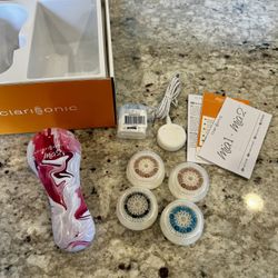 NEW CLARISONIC FACIAL BRUSH