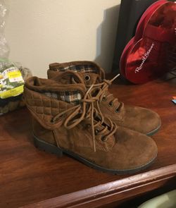 Brown Arizona 7 1/2 sized boots