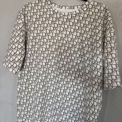 Uni-sex T Shirt. Men Medium, Women Large