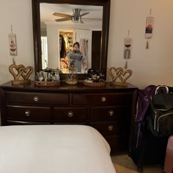 Queen Bedroom Set Without Mattress Lamps Included