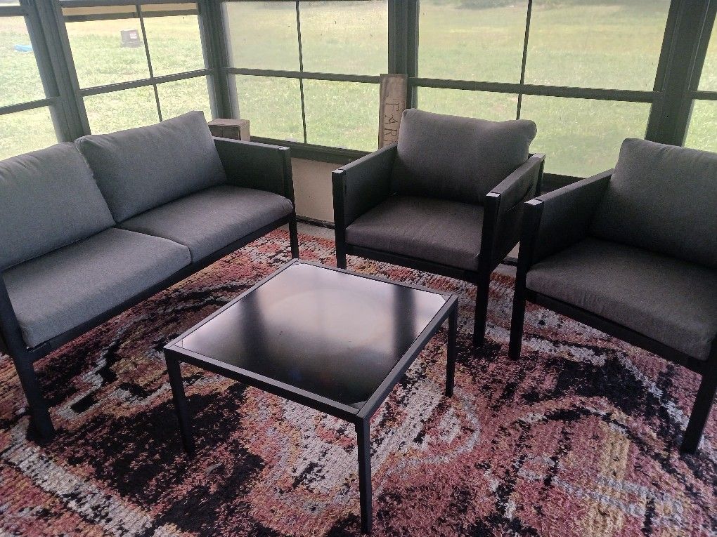 PatioSet, Barely Used