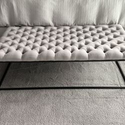 Tufted Upholstered Bench – Modern & Elegant
