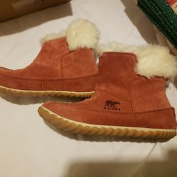 Sorel Womens Boots Size 7.5