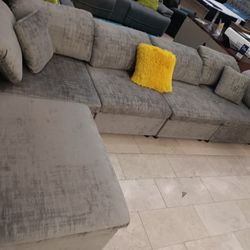 *Spring Sale Event*---Lima Adjustable Gray Fabric Sectional Sofa W/Ottoman---Delivery And Easy Financing Available🤝