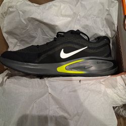 Nike Journey running shoes- Mens size 9- NEW
