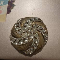 Brooch. Fabulous Stones Are Set. Approximately Probably About 40/45 Stones