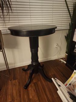 Black Round Pedestal Pub Table
