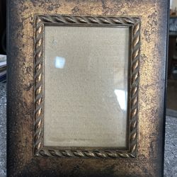 Pretty Wood Frame In Good Condition.  Holds 5” x 7”