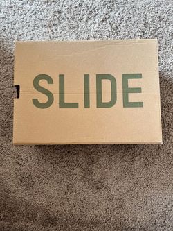 color black YEEZY SLIDES SIZE 4 color black