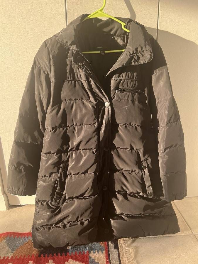 Woman’s Mango Puffer Jacket- From A No-smoke No-pet House
