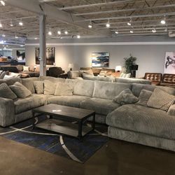 Lindyn Gray Velvet Modular Sectional ☀️ #Couch #sofa #Sectional #livingroom #brandnew 