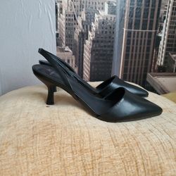 HALSTON  SIZE 8 BLACK