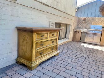 Gorgeous Vintage Antique Louis XV Style Hand Painted 4 Drawer Chest of Drawers