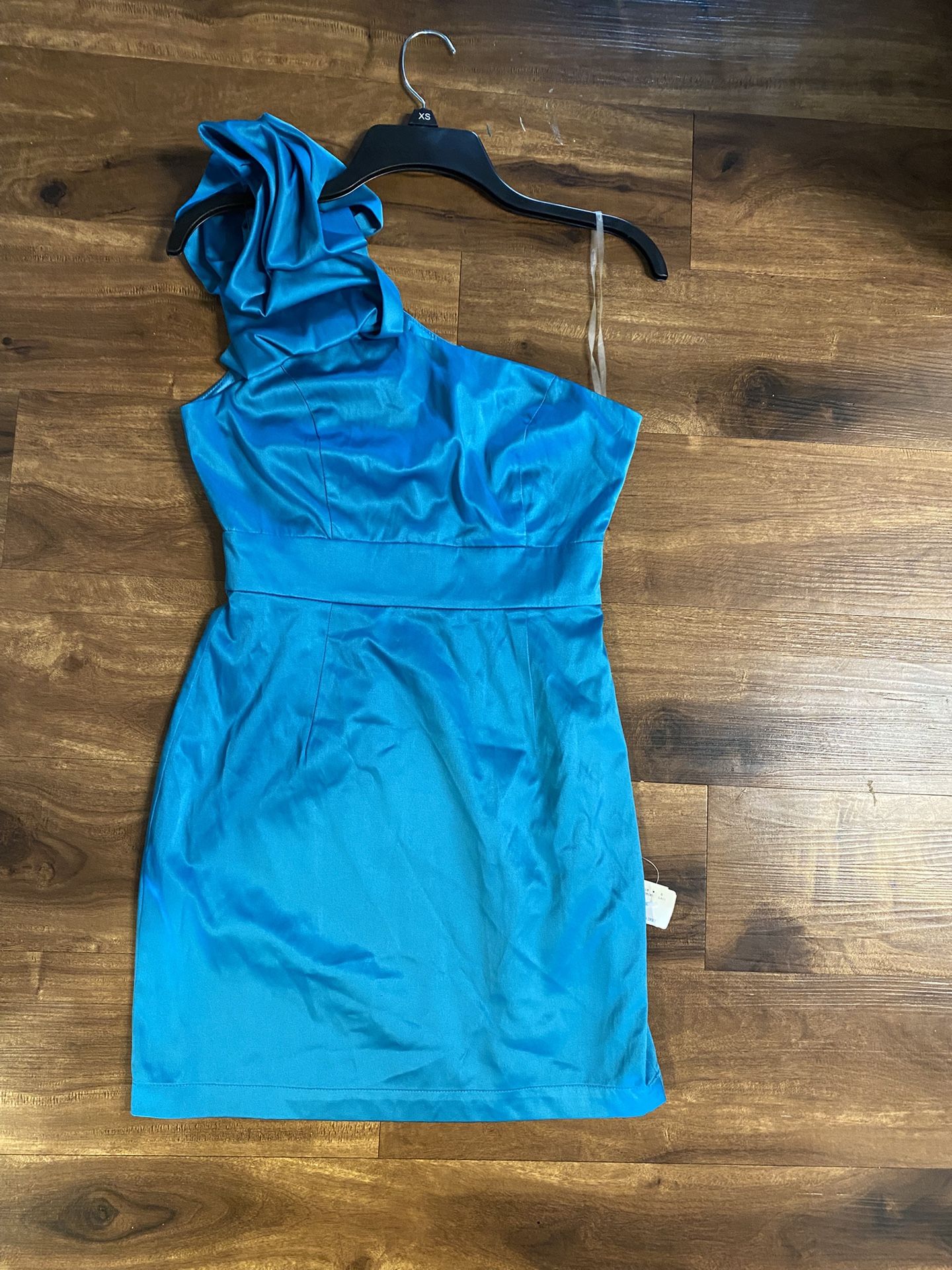 Brand New Woman’s Forever 21 brand One Shoulder Blue Ruffled Dress Up for Sale