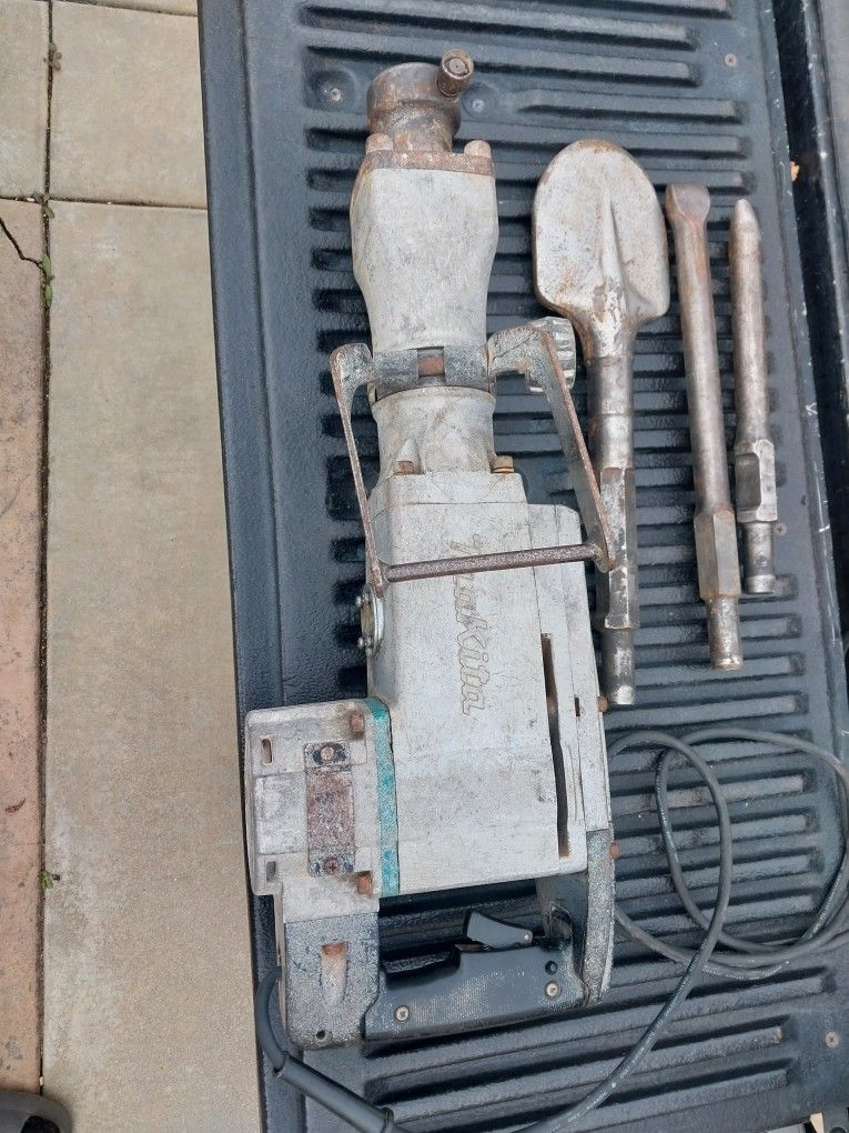 MAKITA JACK HAMMER USED IN GOOD CONDITION