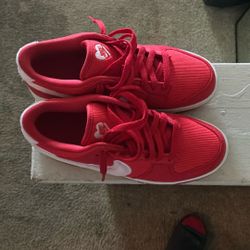 Nike Valentine