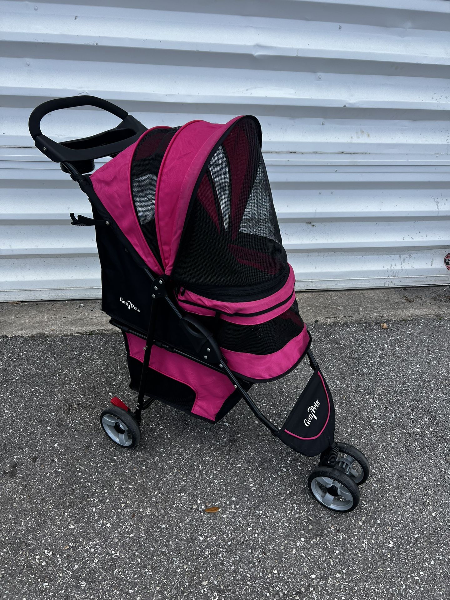 Gen7Pets Regal Pet Stroller, for Dogs, Raspberry Sorbet! Easy to fold, great condition! Retails $149.95