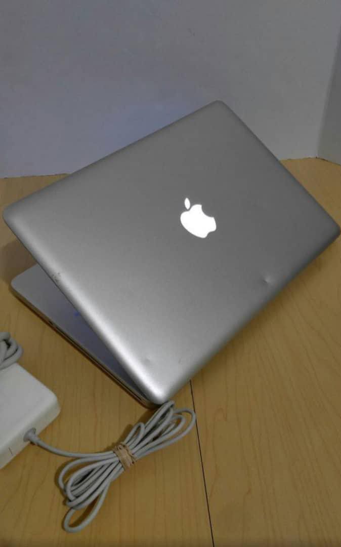 2012 Apple MacBook Air laptop • Core i5 • 11.6 inches • 128SSD • 8GB • macOSX Catalina 10.15.5 • Battery + Apple Charger