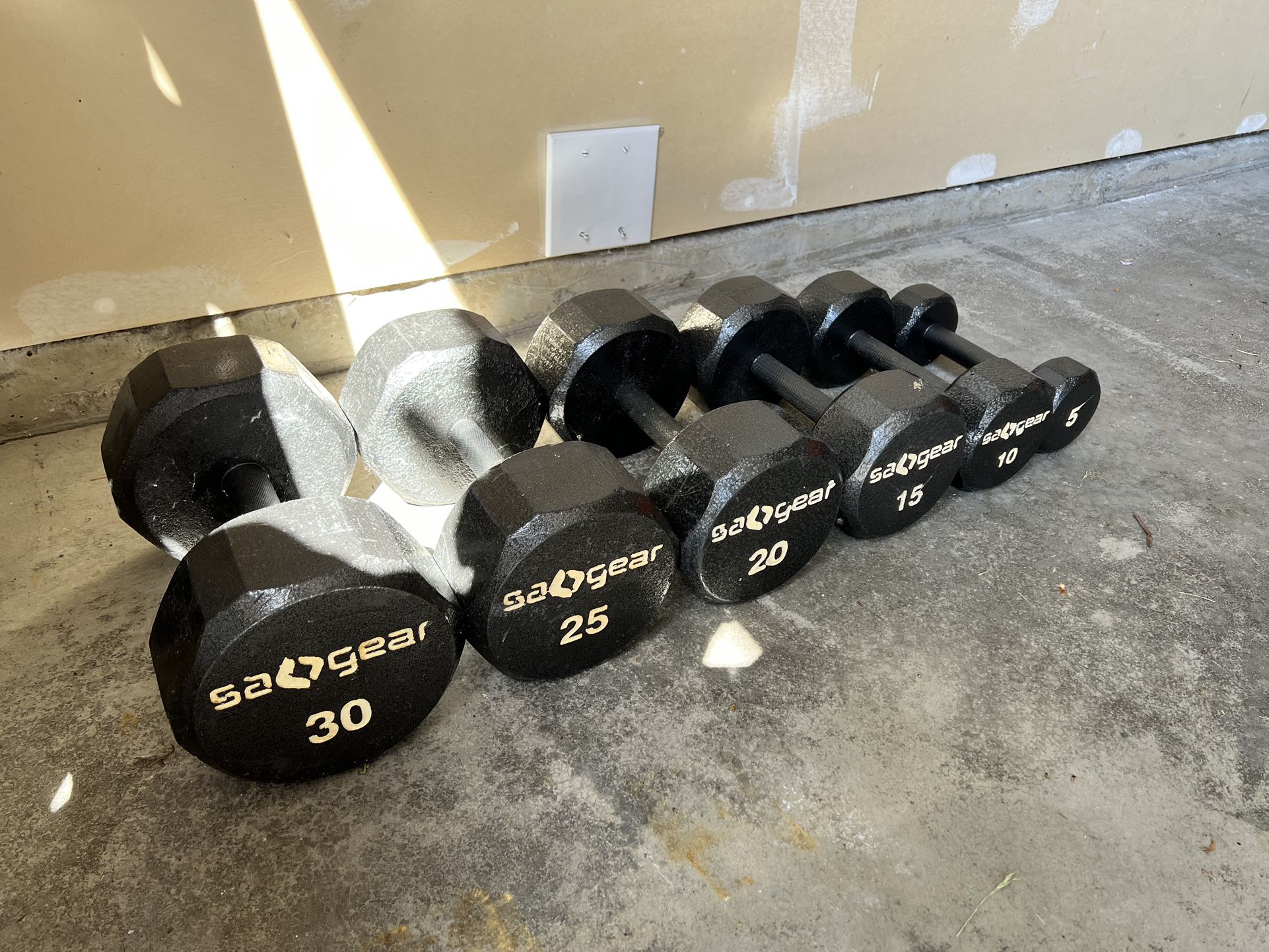 Dumbbell Set of 5-30 lbs (one of each weight)