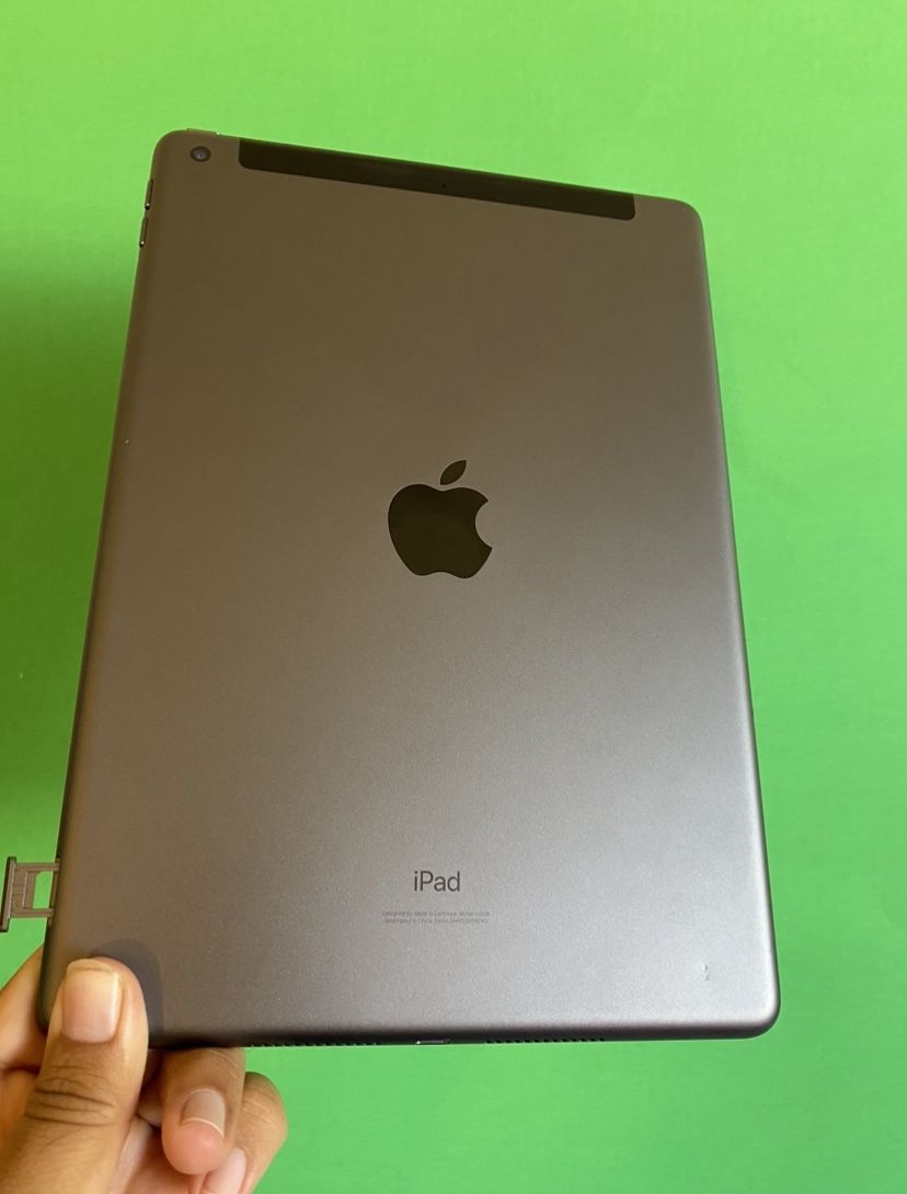Apple IPad 8th Generation (10.2” Retina / Touch ID / 2020) Wifi + cellular (T-mobile, AT&T, Verizon) with Accessories (Apple pencil compatible)