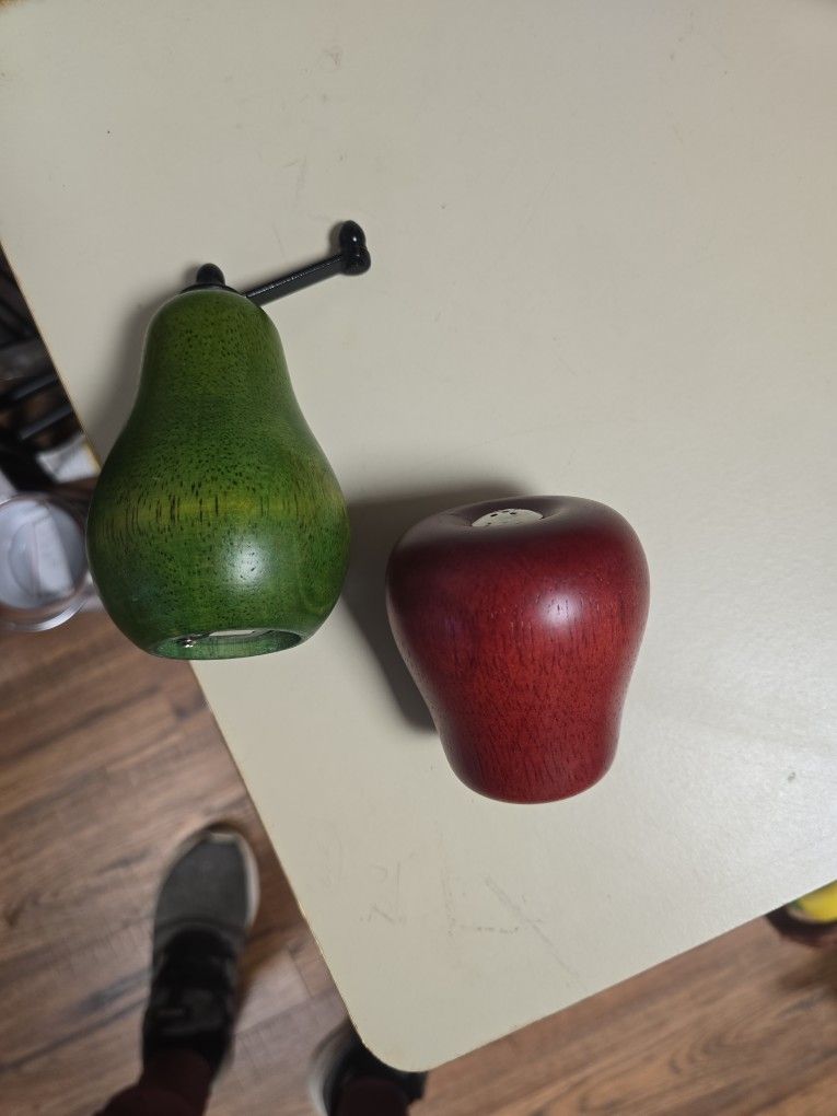 Vintage Salt/pepper Shaker 