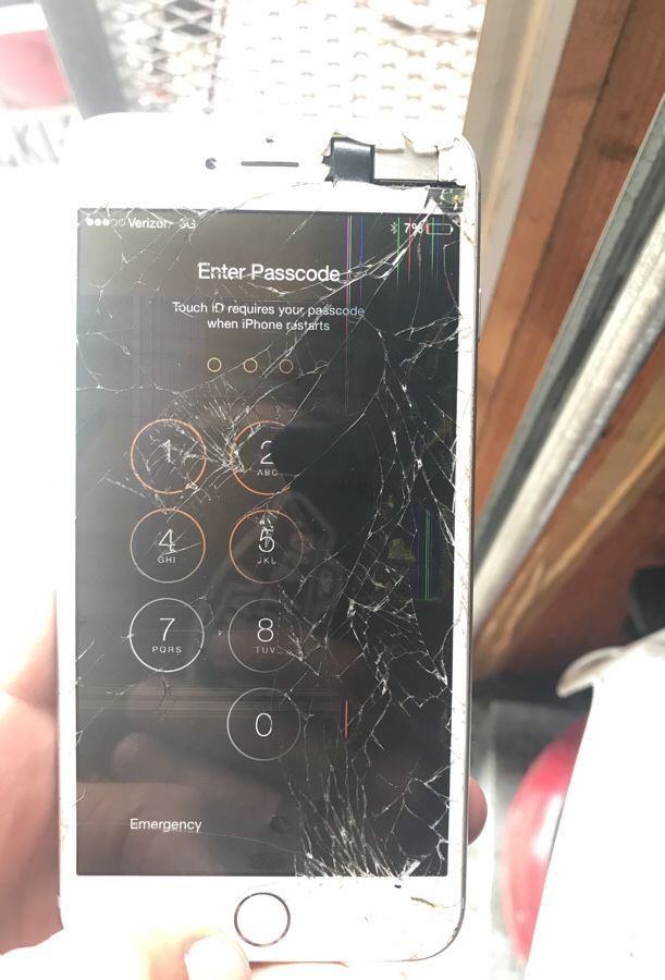 IPHONE 6s PLUS w/broken screen
