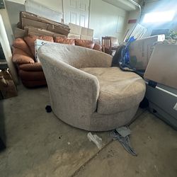 Oversized Swivel Chair Grey