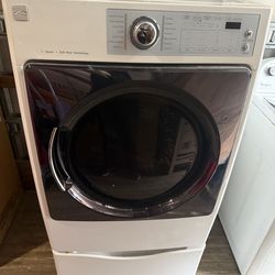 Gas dryer with pedestal
