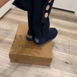 UGG Boots, Size 6 Women -Perfect For Chilly Weather 