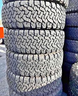 275/65/18 Bfgroodrich Selling a set of 4 tires in excellent condition 🫡