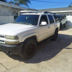 WHITE  2003 Chevy Tahoe Z71