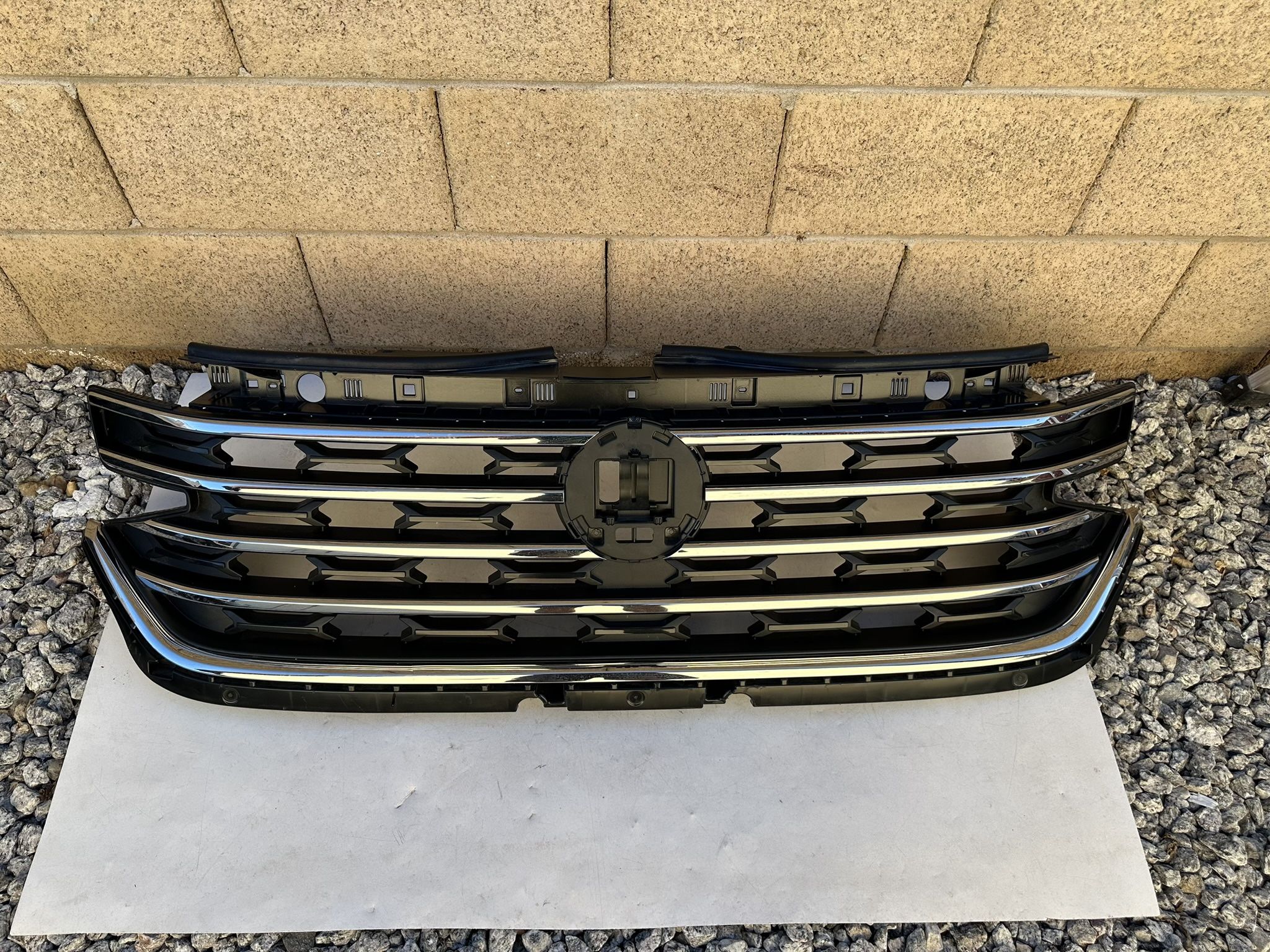 VW Atlas Grill 2024-2025, OEM ORIGINAL VW Atlas front bumper grill, atlas grille 