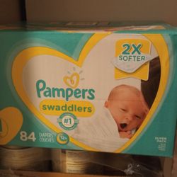 Vendo 10 latas De Leche Y Una Caja De Pañales Para Bebe Recién Nacido En $120 Dólares O $15 Dólares Por Lata De Leche