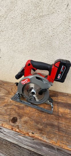 Milwaukee Skillsaw 6 1/2 m18 fuel tool battery 5ah
