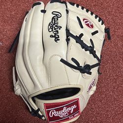 BRAND NEW BASEBALL GLOVE 
