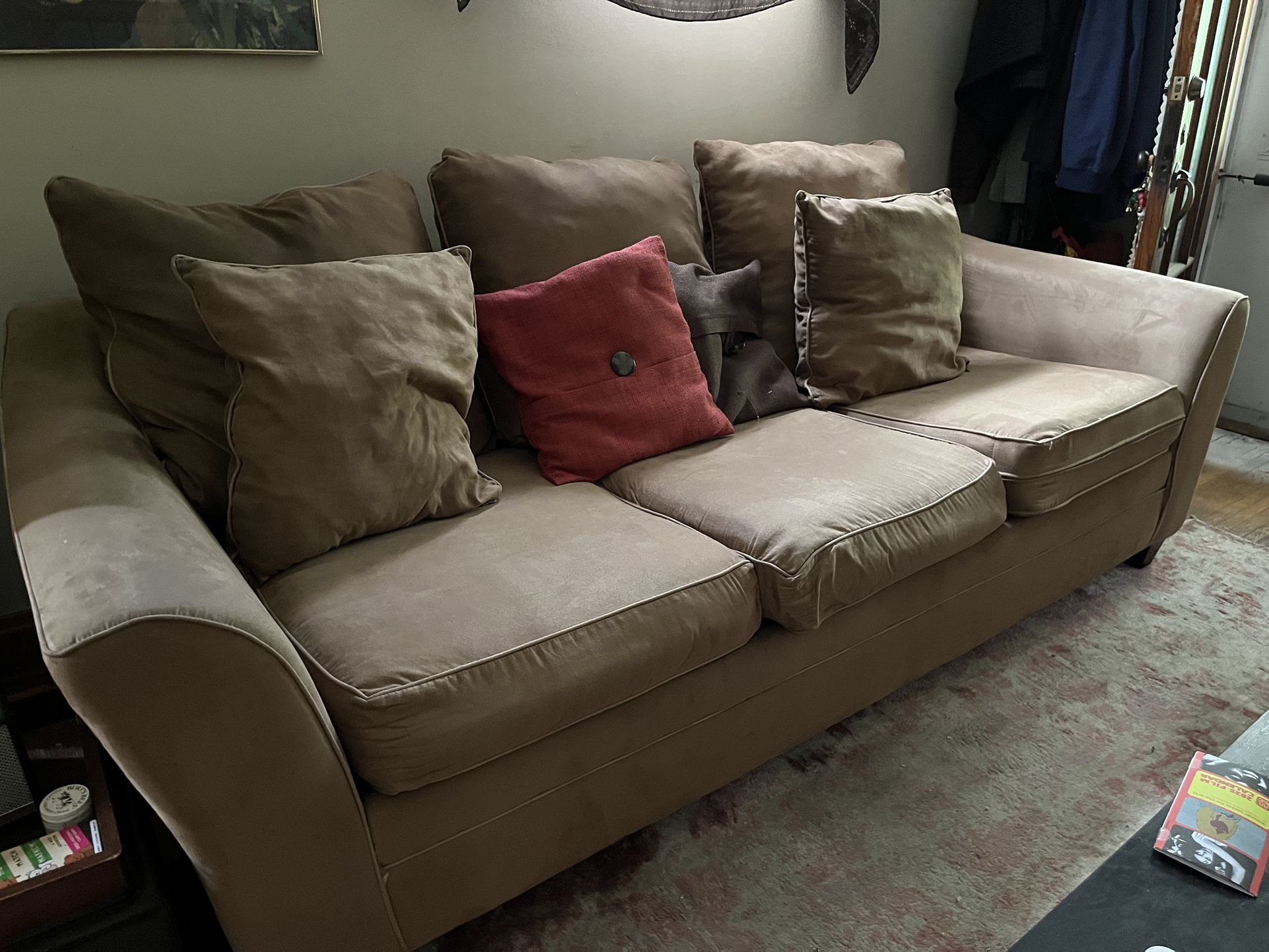 Free Clintonville Couch