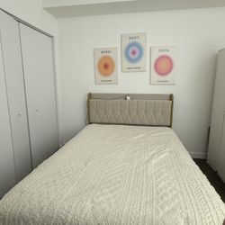 Beige And Gold full Size Bed 