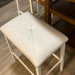 25” H white cushioned countertop stools 