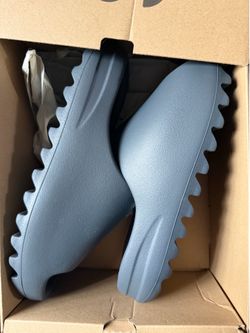 Yeezy Slide Slate Grey