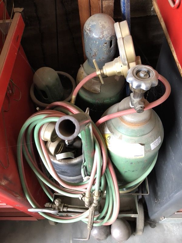 Welding tanks 2 large tanks and 2 small with stand and shield for Sale