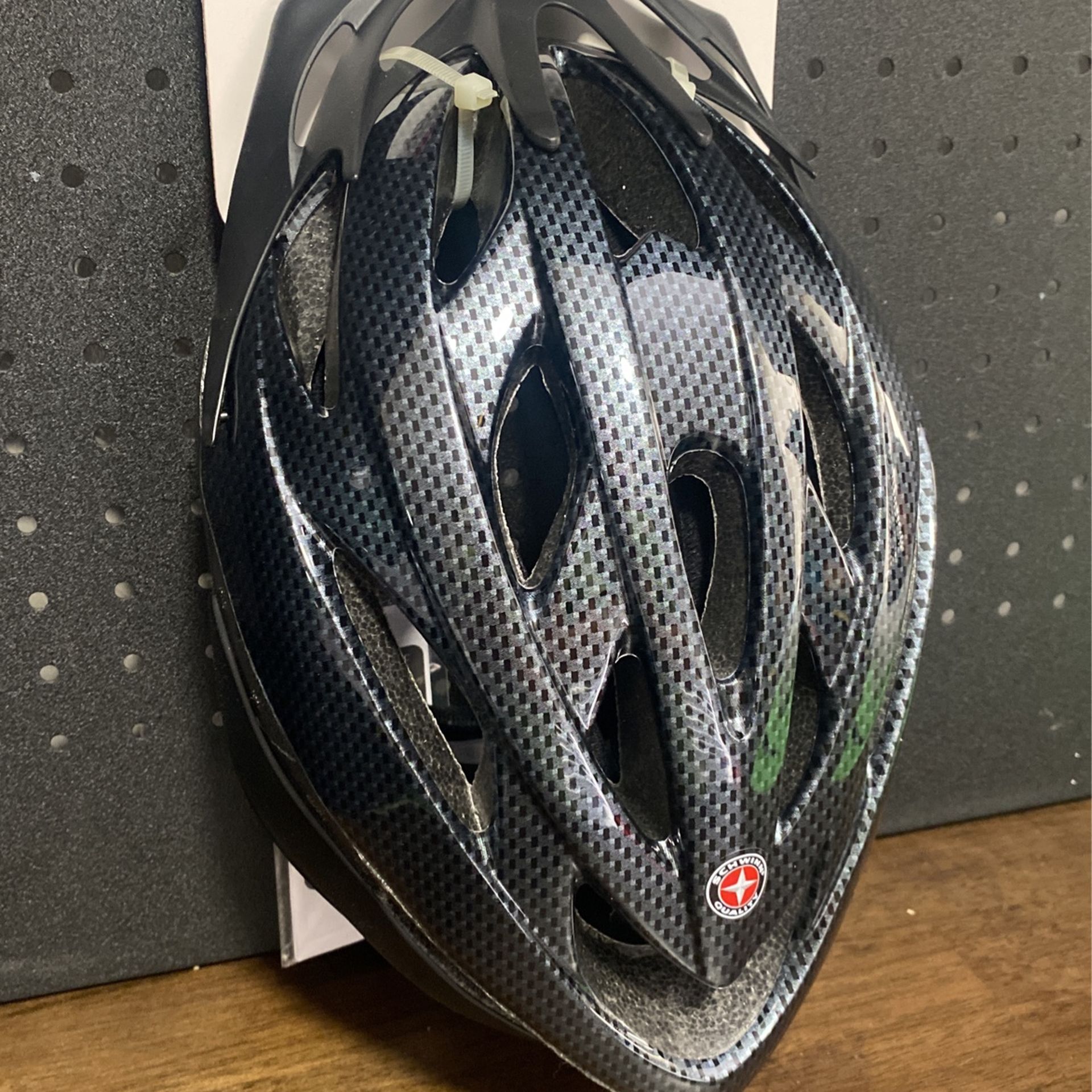 New Schwinn thrasher youth bike helmet AGE 8-14