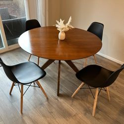 Brown Round Table(D47.5") and 4 Black Chairs.
Chairs are Brand New packed and unassembled