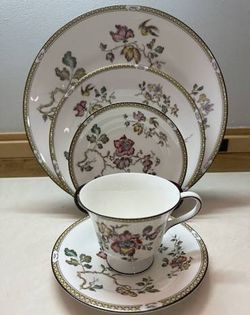 Wedgwood Swallow - Ten 5-piece place settings in pristine condition