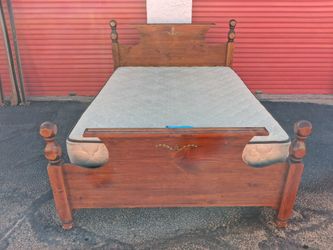 Queen size bed complete