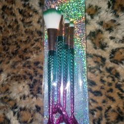 New 4 Piece Mermaid Makeup Brushes