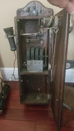 Antique 1900s complete wind up telephone with magneto and all components
