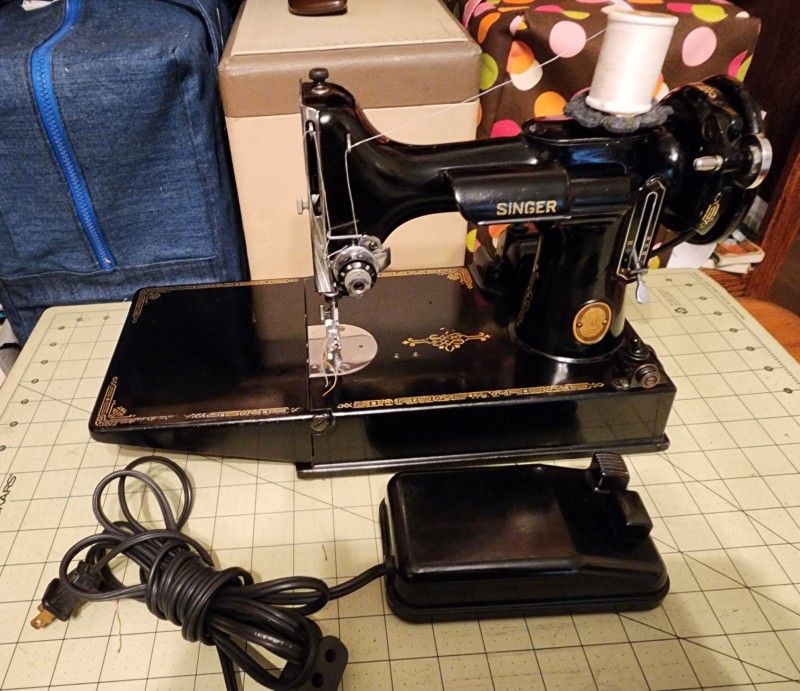 Singer Featherweight Sewing Machine